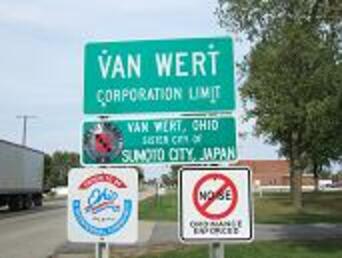 ヴァンワート市への入り口を示す標識